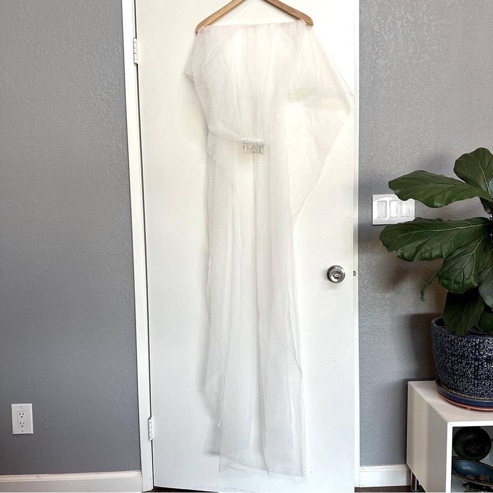 NEVER USED BRIDAL CATHEDRAL WHITE VEIL